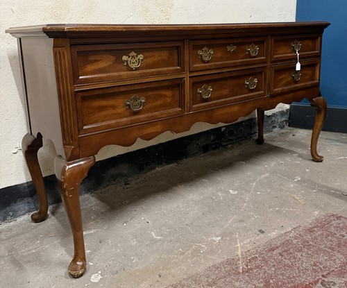 Bassett queen anne - style, long
